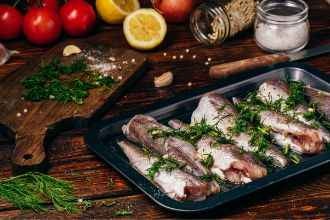 RECETA DE MERLUZA AL HORNO CON PATATAS