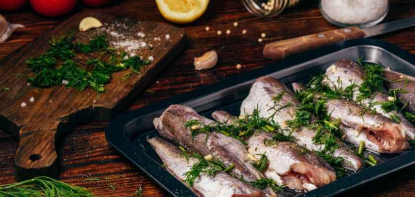 RECETA DE MERLUZA AL HORNO CON PATATAS