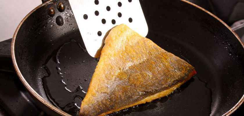 Trucos para hacer pescado a la plancha sin que se pegue